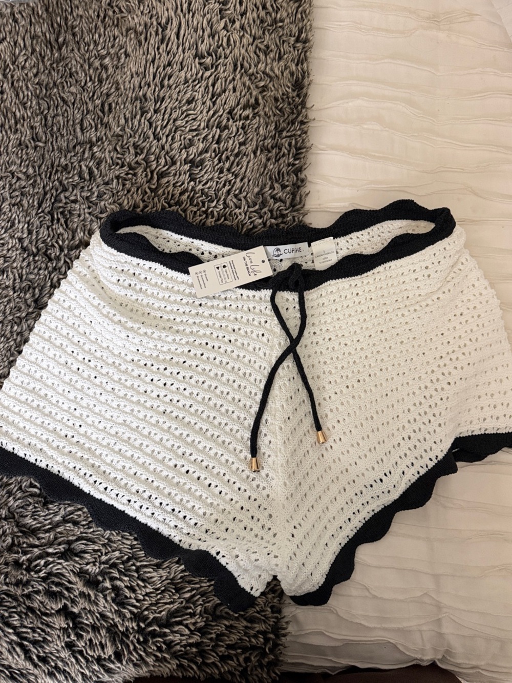 NWT sz L White Crochet Shorts with Black Trim